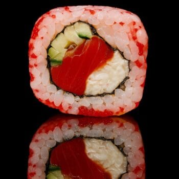 Ролл "Калифорния с лососем и креветкой"